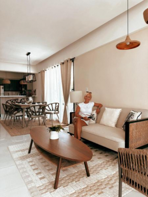 Gold Reef 201 - Luxury 2BR mit Pool, Beach Shuttle und Tiefgarage